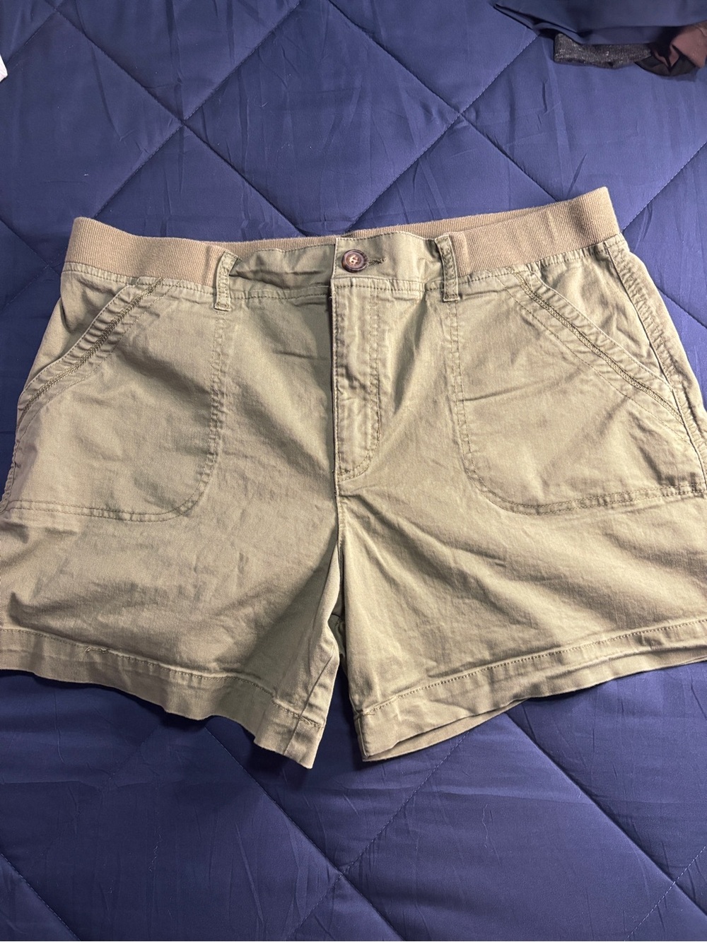 Casual Olive Green Women's Utility Shorts EUC Size 16